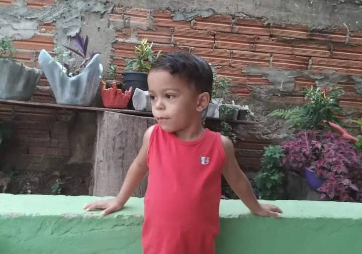 Morte de garotinho de apenas 03 anos provoca comoção em Colorado do Oeste; tia da criança suspeita de erro médico