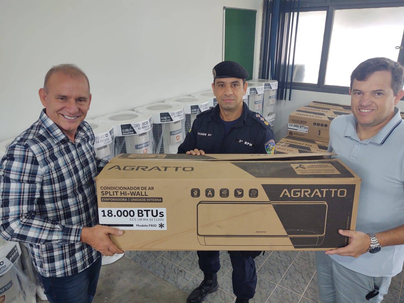 Deputado Ezequiel Neiva entrega centrais de ar condicionado e academia para a Polícia Militar em Vilhena