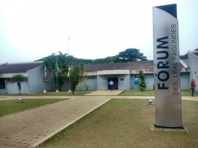 Homem que atacou com facão o dono de bar que se recusou a vender fiado e cobrou dívida anterior é absolvido em Vilhena