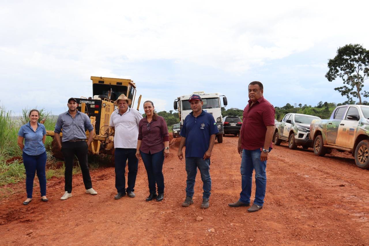 Deputada Rosangela Donadon agradece ao DER por recuperação e encascalhamento de estrada velha de Colorado do Oeste