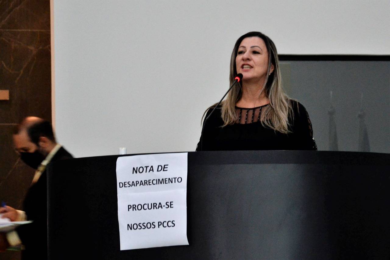 Vereadora esculhamba prefeito e pede que servidores se desfiliem de sindicato; entidade reage com nota duríssima contra a parlamentar