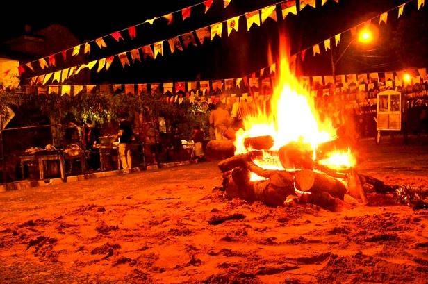 Paróquia Nossa Senhora das Graças promove festa junina “Arraiá do Vale dos Assis” em praça no Centro de Vilhena