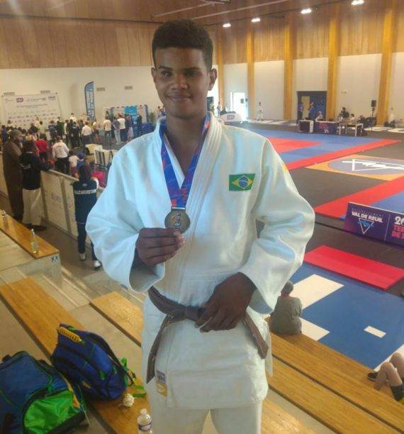 Aos 16 anos, paratleta de Rondônia é campeão mundial escolar em Judô, em torneio na França