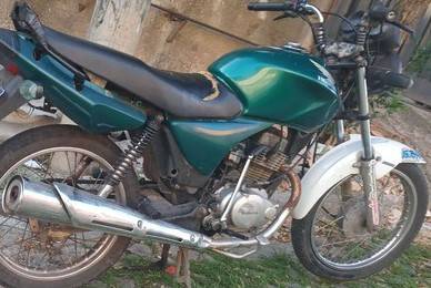 Embriagados, rapazes pegam moto “por engano” na área rural de Chupinguaia, sofrem queda e devolvem veículo no dia seguinte