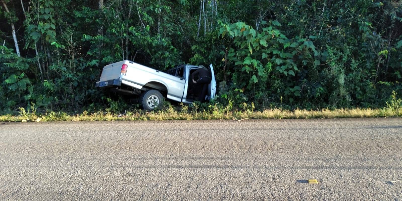 Aos 75 anos, fazendeiro de Chupinguaia atinge caminhão-caçamba na BR 435 e fica preso a ferragens; Bombeiros fazem resgate