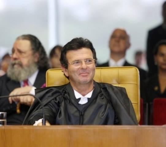 Novo ministro do SFT tende a derrubar Ficha Limpa; Donadon assume na ALE