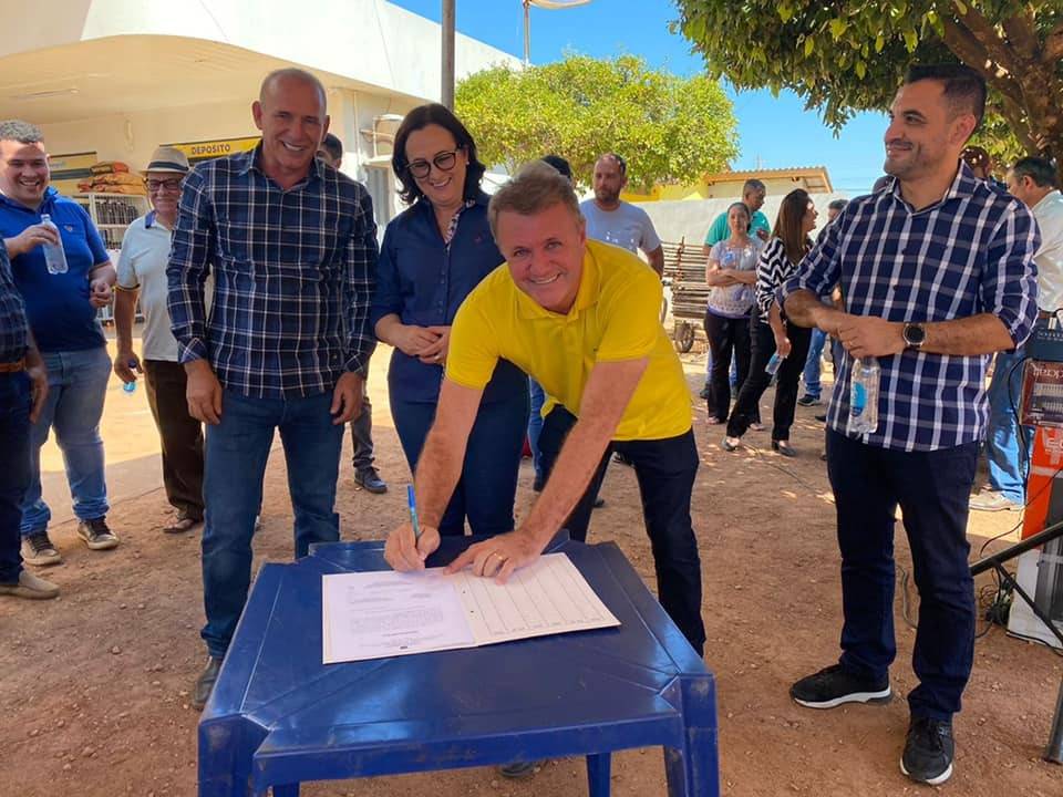Deputado Luizinho Goebel participa do lançamento de asfalto urbano, calçada em avenida e construção de praça em Cerejeiras
