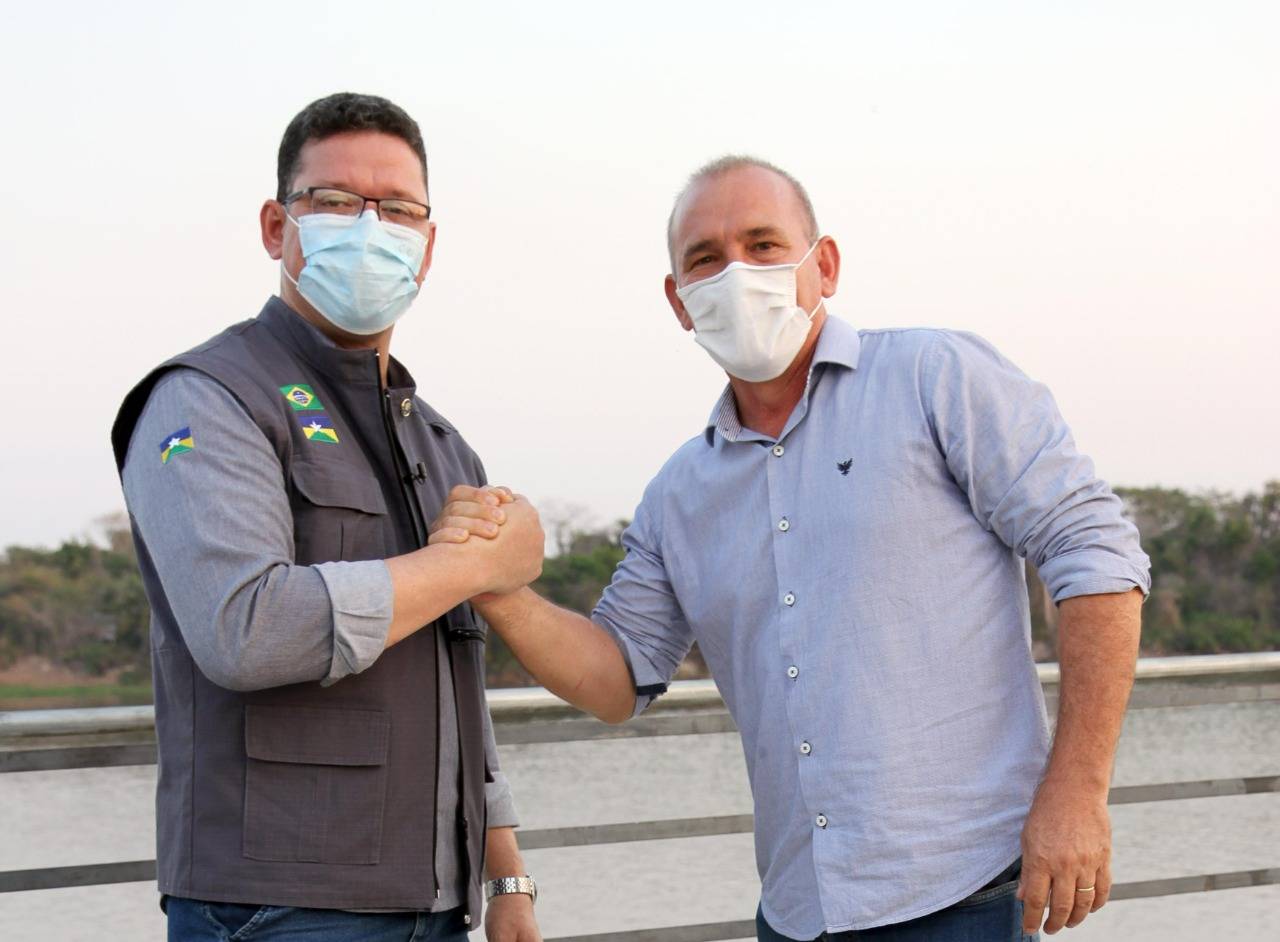 Ezequiel Neiva agradece ao governador Marcos Rocha pelos investimentos para asfaltamento, calçadas e praça em Cerejeiras