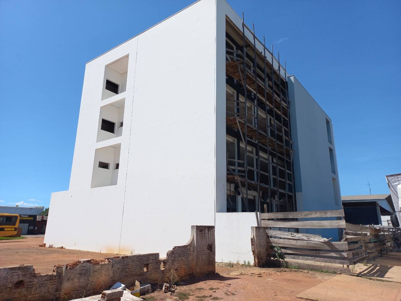 LEIA DECISÃO NA ÍNTEGRA: após 3 anos, juíza derruba liminar que havia paralisado construção de edifício na cidade de Cerejeiras