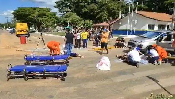 VÍDEO: simulação assusta vilhenenses com suposto tiroteio e “mortos” em acidente de trânsito na principal avenida da cidade