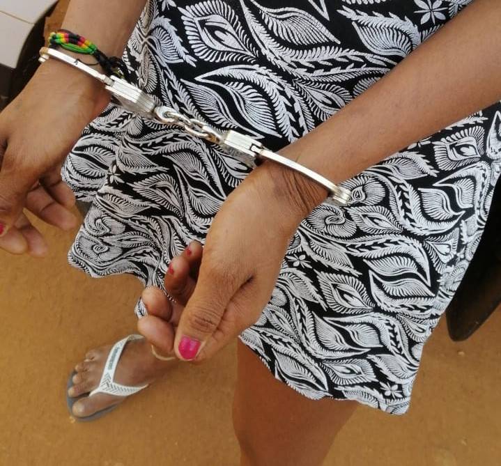 Condenada por assalto, foragida de 26 anos tenta enganar policiais com nome falso e acaba presa em flagrante