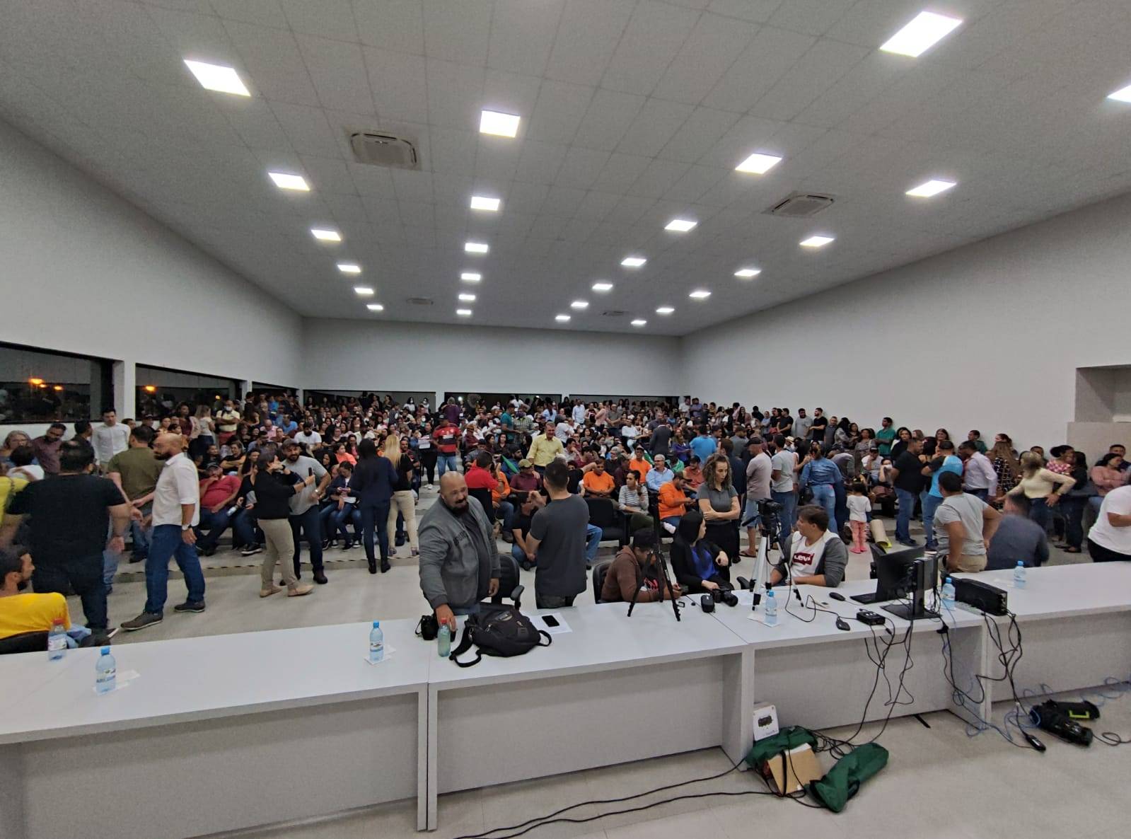 Com auditório tomado por servidores, Câmara de Vereadores de Vilhena aprova o PCCS do funcionalismo público municipal