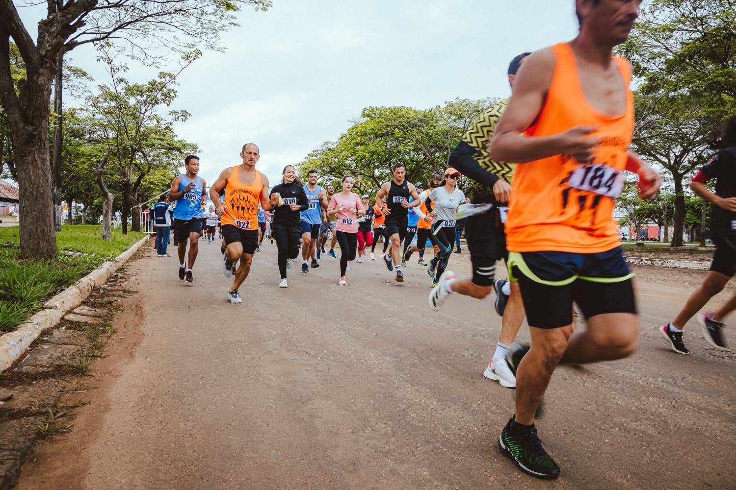 Corrida dos Namorados: em manhã gelada, mais de 70 participam e doam alimentos para instituições não governamentais