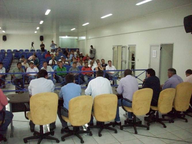 Promotoria manda demolir construções comerciais em praças e calçadas
