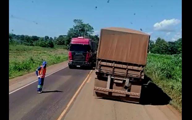 VÍDEO: imagens divulgadas em grupo no WhatsApp mostram caminhoneiro morto por colega após discussão de trânsito no PA