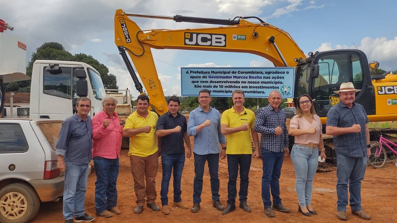 Luizinho Goebel e governador Marcos Rocha acompanham obras na “Rodovia do Boi” e entregam de retroescavadeira, em Corumbiara