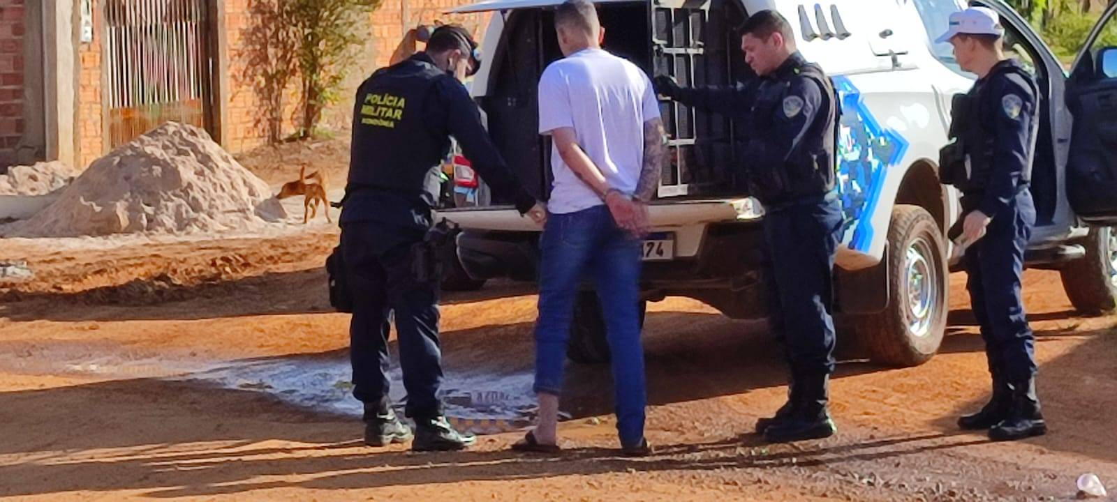 Mulher descobre traição do marido através de conversas no celular e aciona a polícia após ser ameaçada; acusado é preso