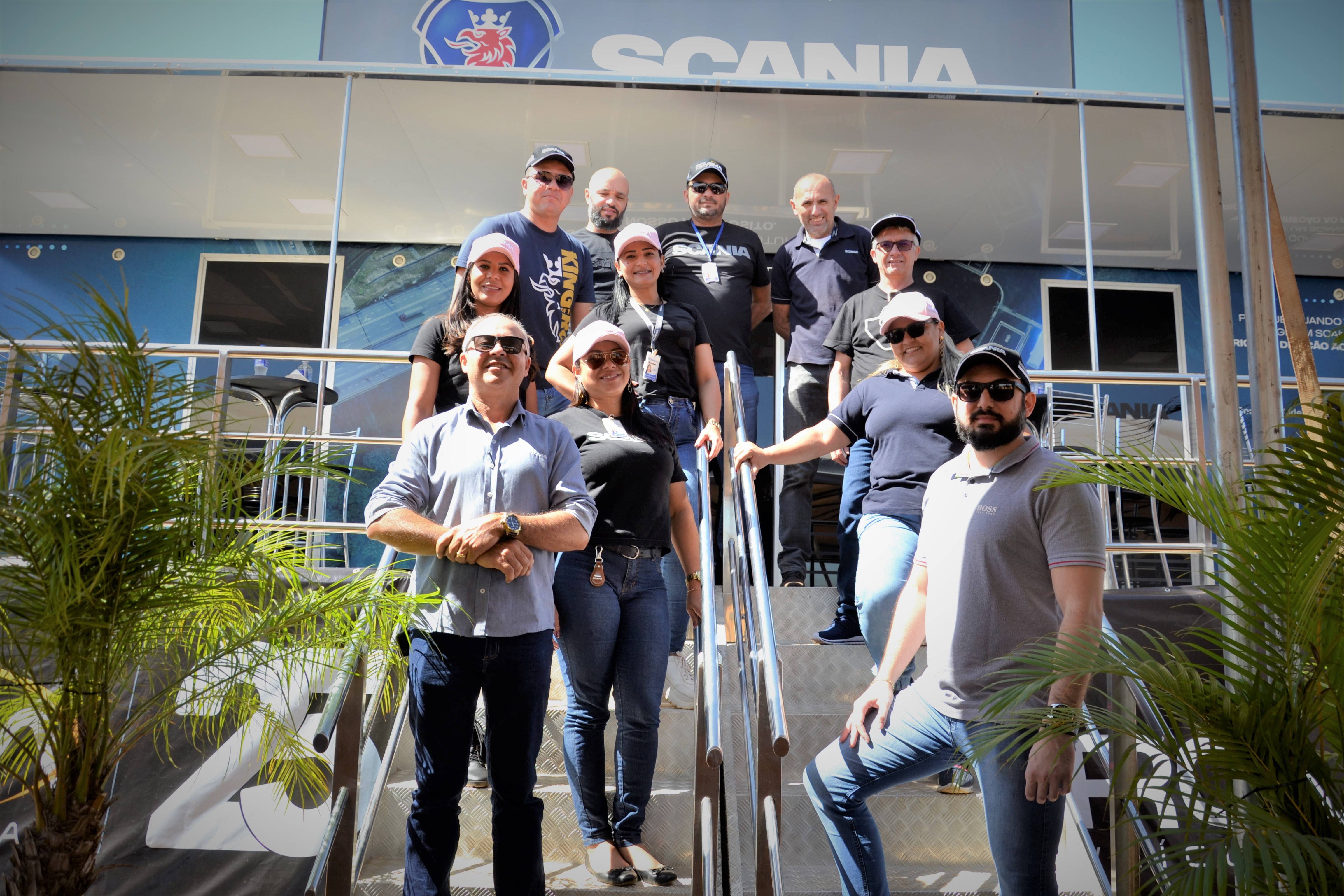 Com a presença da carreta trailer Scania, Rovema reúne clientes a admiradores da marca em almoço em Vilhena