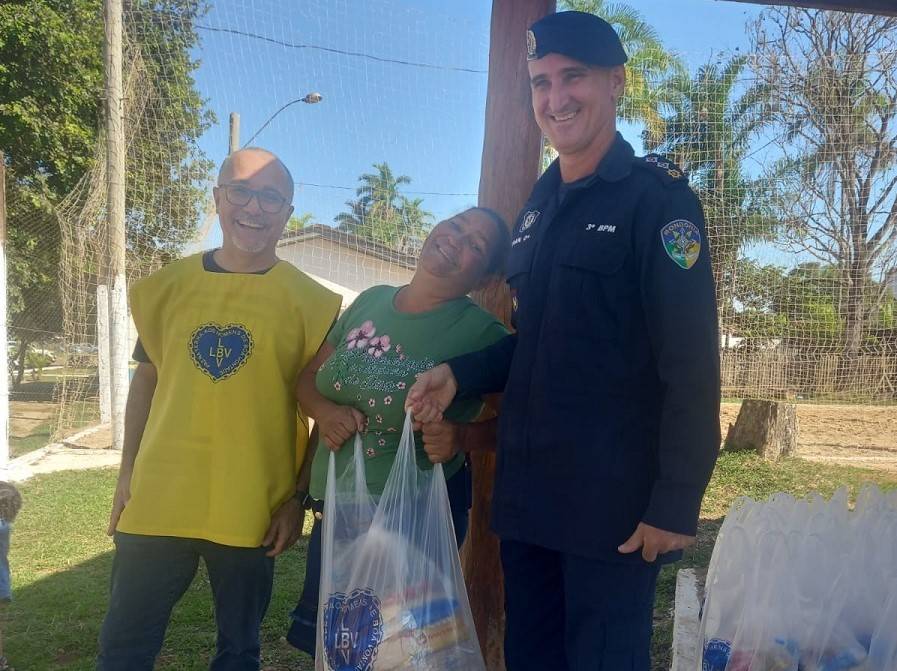 Em parceria com a LBV, Polícia Militar distribui 200 cestas de alimentos para famílias em situação de vulnerabilidade