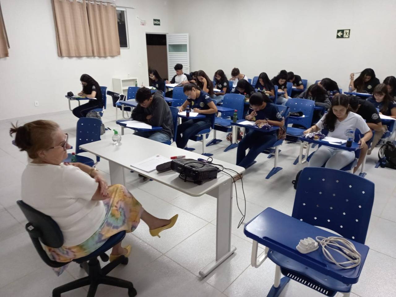 Alunos de projeto social “Educação Solidária à caminho da Universidade” fazem vestibular simulado na FASA