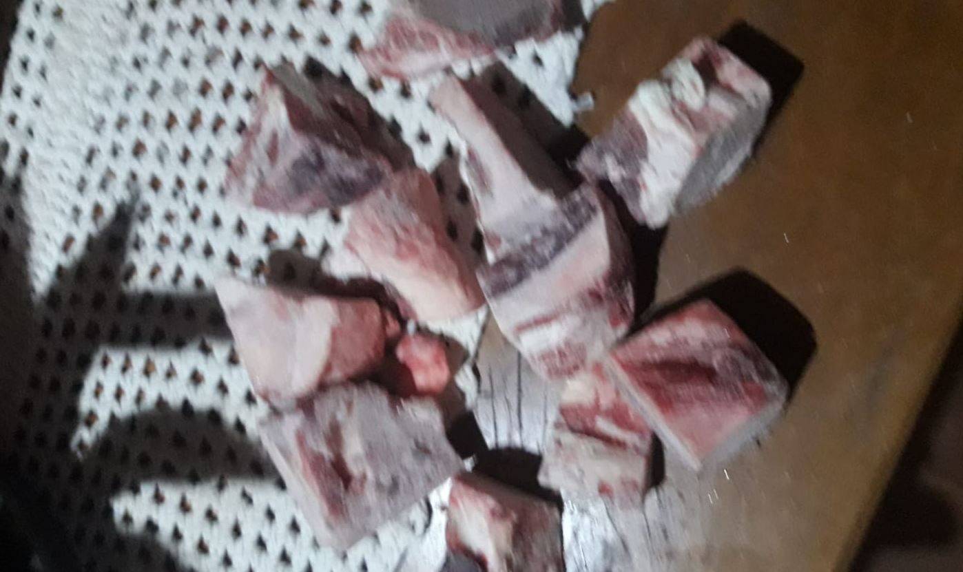 Sem conseguir consumir carne, trabalhador desabafa após comprar “ossos pelados para caldo” pagando o dobro do preço