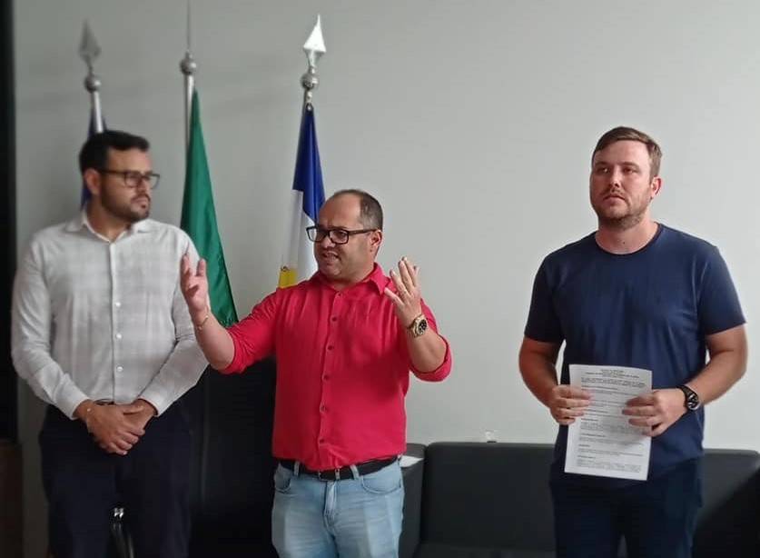 Em Vilhena, prefeito interino promete nomeações amanhã e chama de “covardes” secretários que pediram exoneração em massa