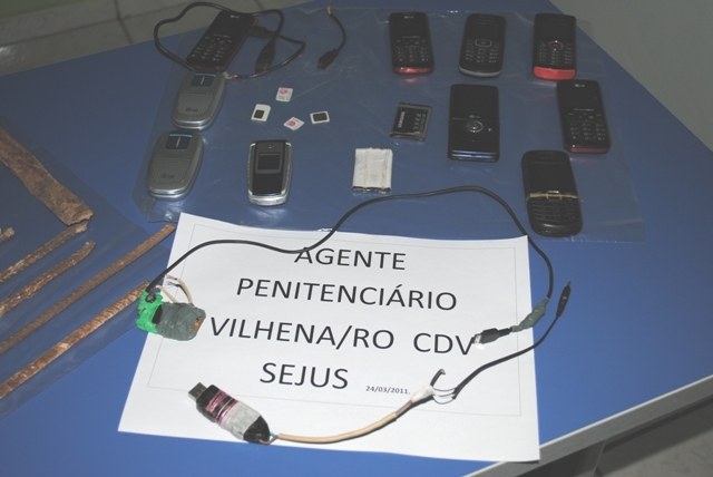 Dez celulares foram encontrados em celas durante revista na Casa de Detenção
