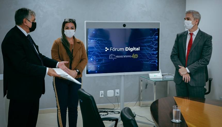 Prefeita de Chupinguaia vai à sede do TJRO acertar detalhes da construção de Fórum Digital