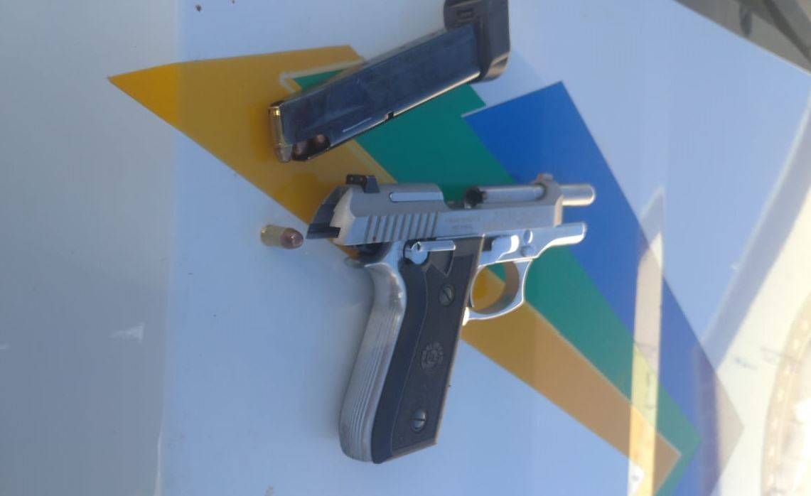Após quebrar tornozeleira, rapaz de 24 anos é preso com pistola de R$ 6.500 roubada em Rolim e vendida por morador de Pimenta