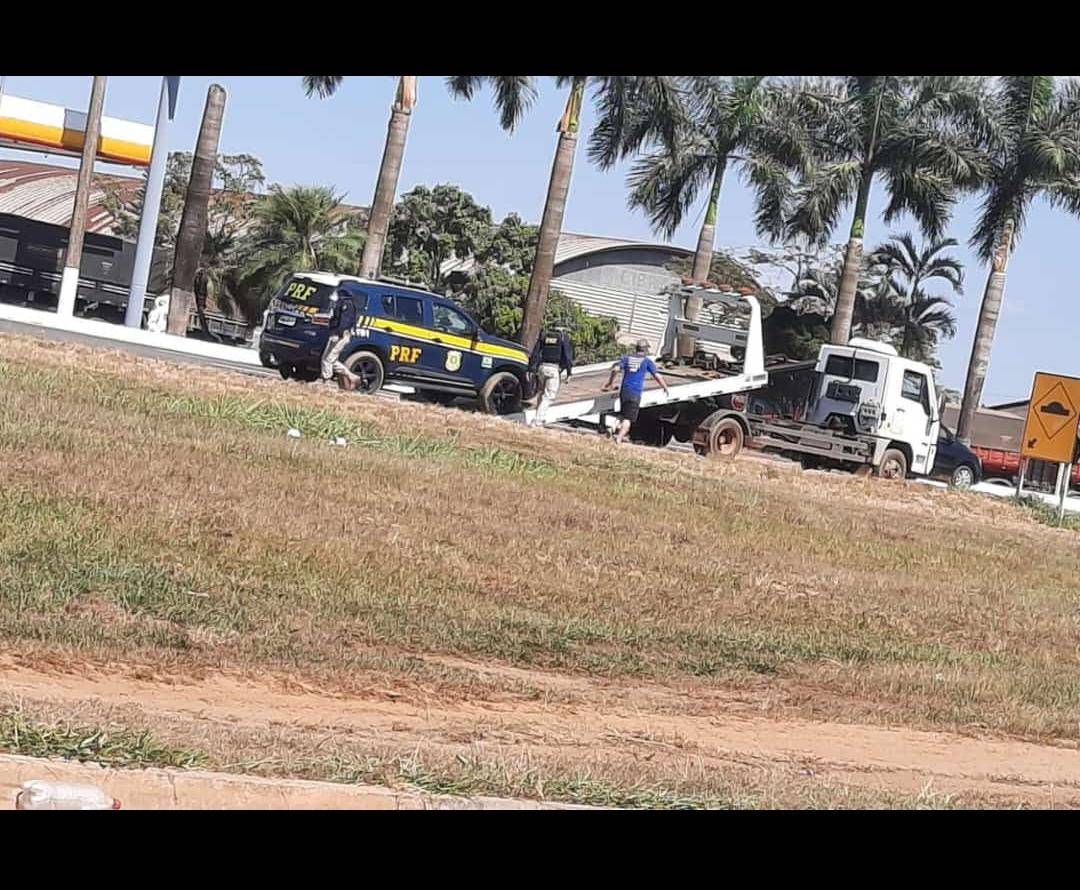 Após viatura “guinchada”, PRF desmente fake news compartilhada no WhatsApp sobre suposto agente embriagado