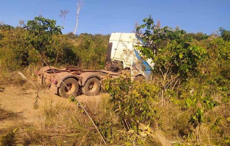 Policiais militares recuperam caminhão furtado em Mato Grosso e abandonado na área rural de Vilhena
