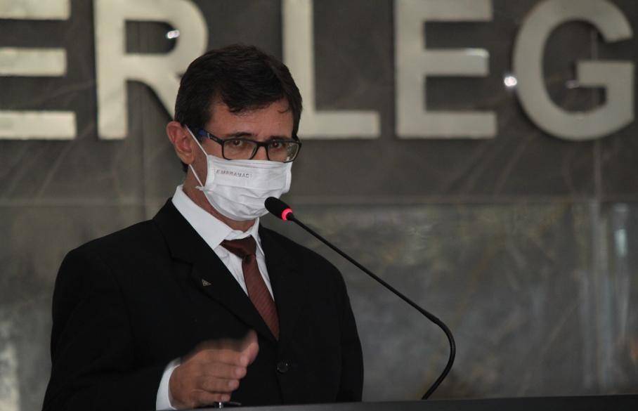 Após “nota técnica” de procuradores, vereador denuncia “atropelo” na Câmara para aprovar vantagens para a categoria
