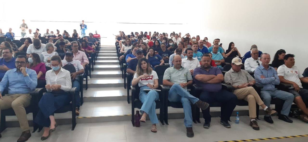 Em sessão com a presença dos dois prefeitos de Vilhena, Câmara de Vereadores aprova projeto que beneficia procuradores