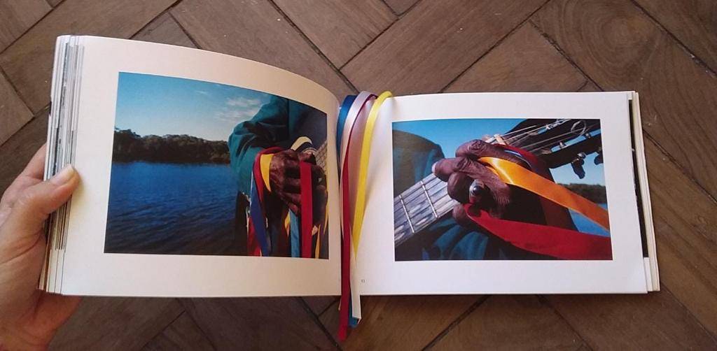 VEJA IMAGENS: fotolivro sobre a festa do Divino Espírito Santo é lançado e distribuído para comunidade do Guaporé
