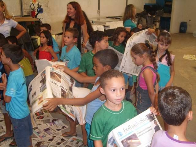 ALUNOS DE ESCOLA MUNICIPAL VISITAM A FOLHA