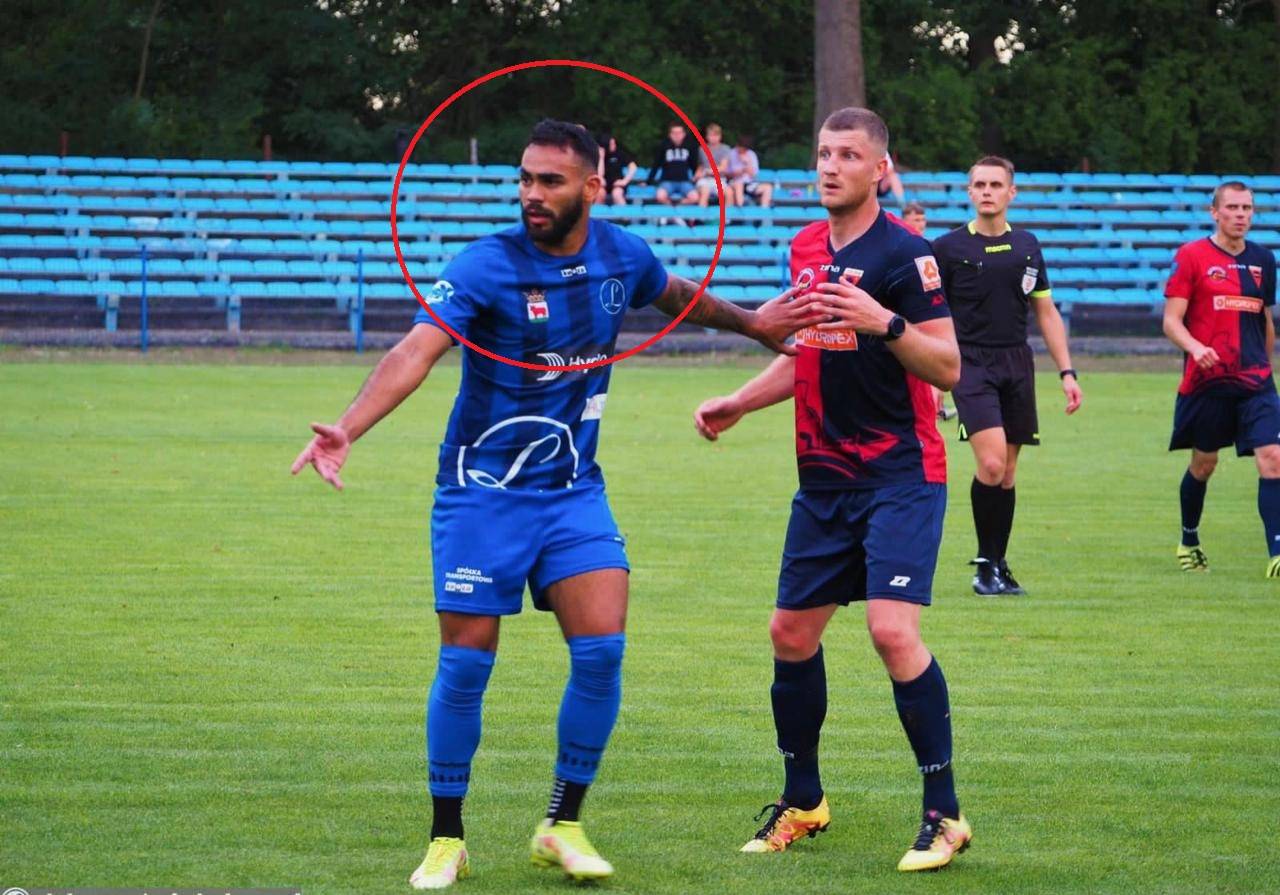 Criado pelos avós, atacante vilhenense de 22 anos estreia com gol em time de futebol do Leste Europeu