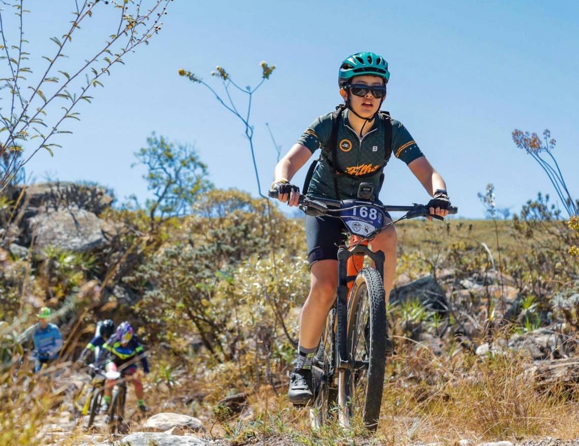 Ciclista vilhenense de apenas 10 anos de idade conclui prova na Serra da Canastra e recebe diploma de “Criança Mais Bruta do MTB do Brasil”