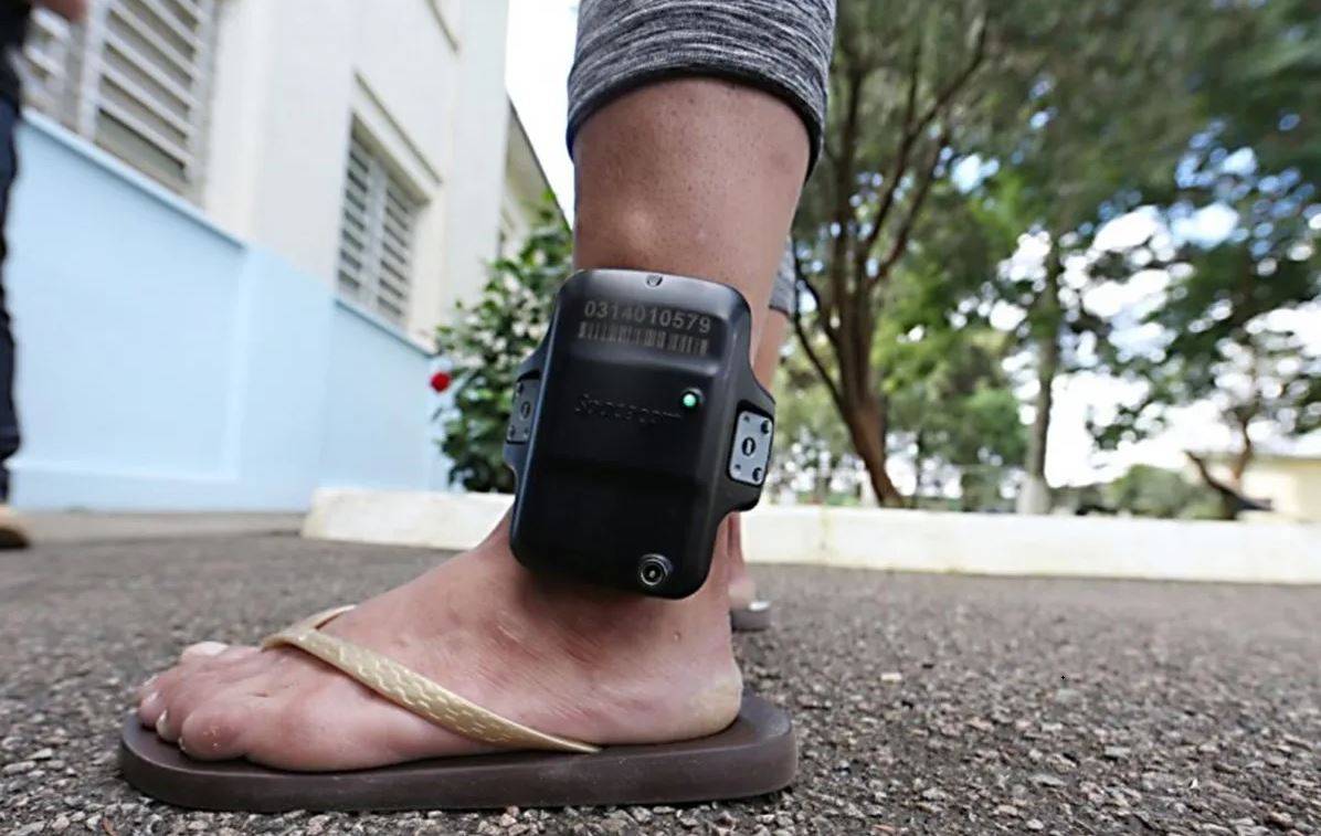 Em cidade de MT, criminoso usando tornozeleira amarra vizinhas em casa, rouba e estupra jovem de 21 anos