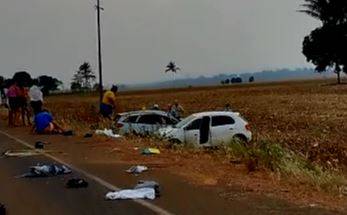 ASSISTA VÍDEO: carros com casais a bordo se chocam em rodovia que liga Cerejeiras a Pimenteiras do Oeste