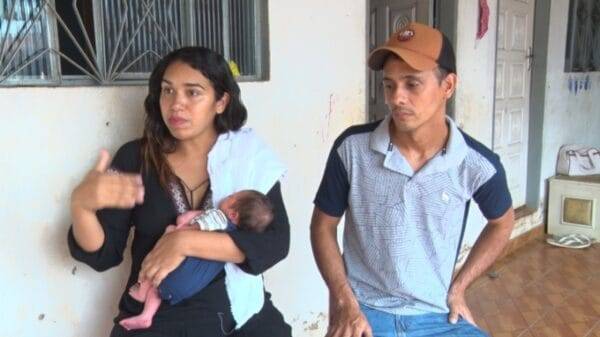 Filho de casal venezuelano, bebê que caiu de cabeça no chão durante parto em Cacoal deixa a UTI; caso foi revelado pela FOLHA