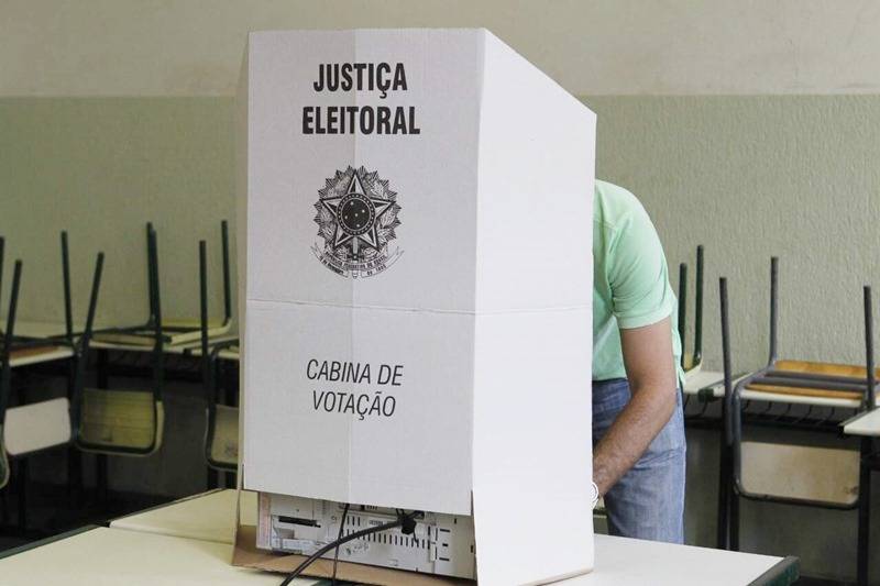 Quem entrar com celular em cabine de votação será preso; foi o que aconteceu com candidato em Vilhena em 2020