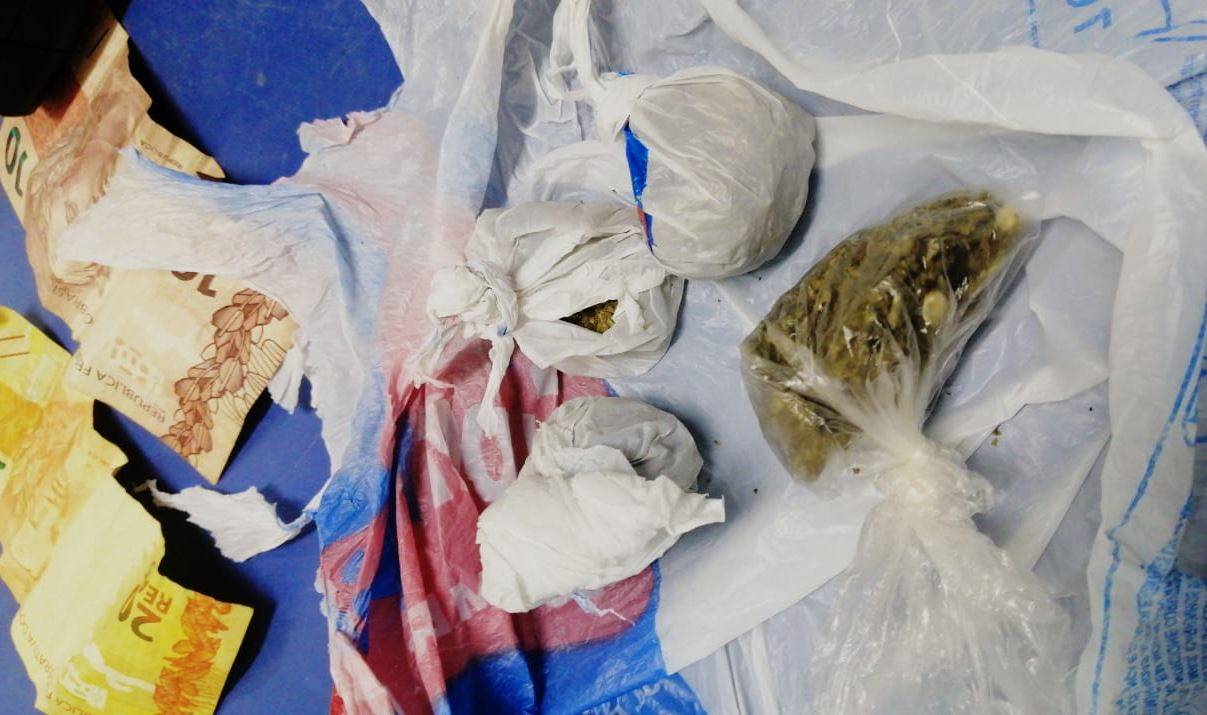 Em bairros diferentes de Vilhena, Guarnição Reforço recaptura foragido e prende venezuelano “doando” maconha
