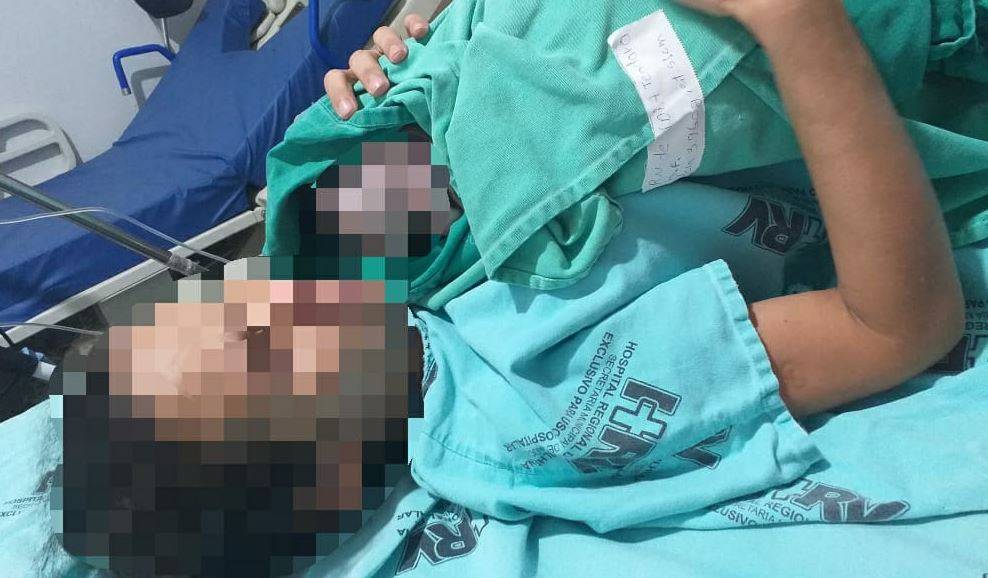 Viraliza imagem de mulher com filho morto no colo, em Vilhena; médica que atendeu a gestante apresenta relatório