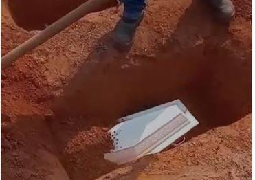 Saibam quem é a mulher que viralizou com bebê morto no colo: 12 partos normais, 5 laqueaduras negadas e filho assassinado por 20 reais