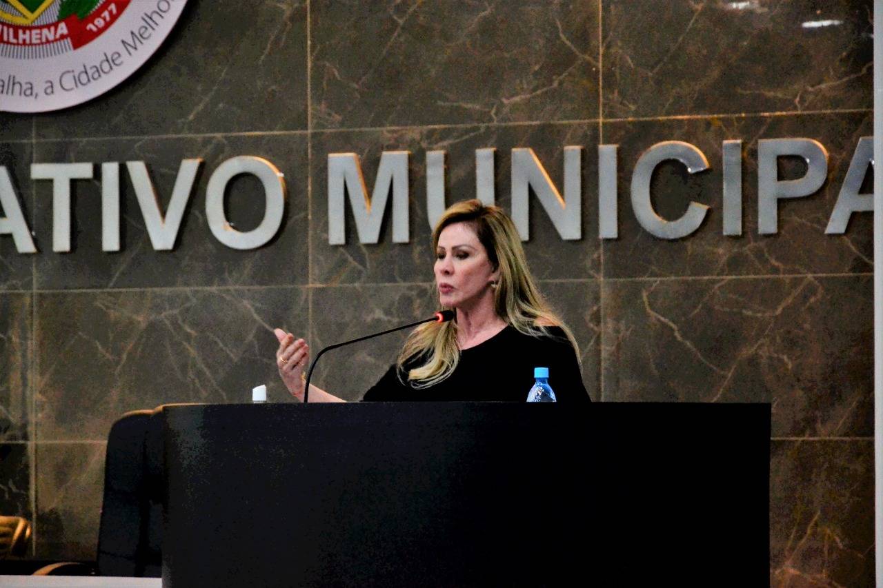 Diretora-Geral da Justiça Eleitoral em Rondônia ministra palestra em Vilhena e fala da segurança das urnas eletrônicas