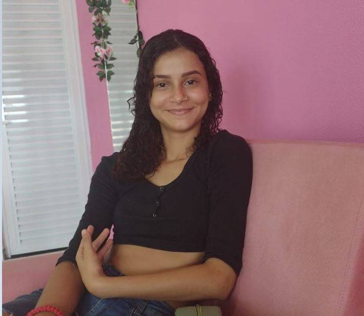 Garota de 16 anos sai de casa para ir a festa em escola e desaparece em Vilhena; família aciona a polícia e pede ajuda