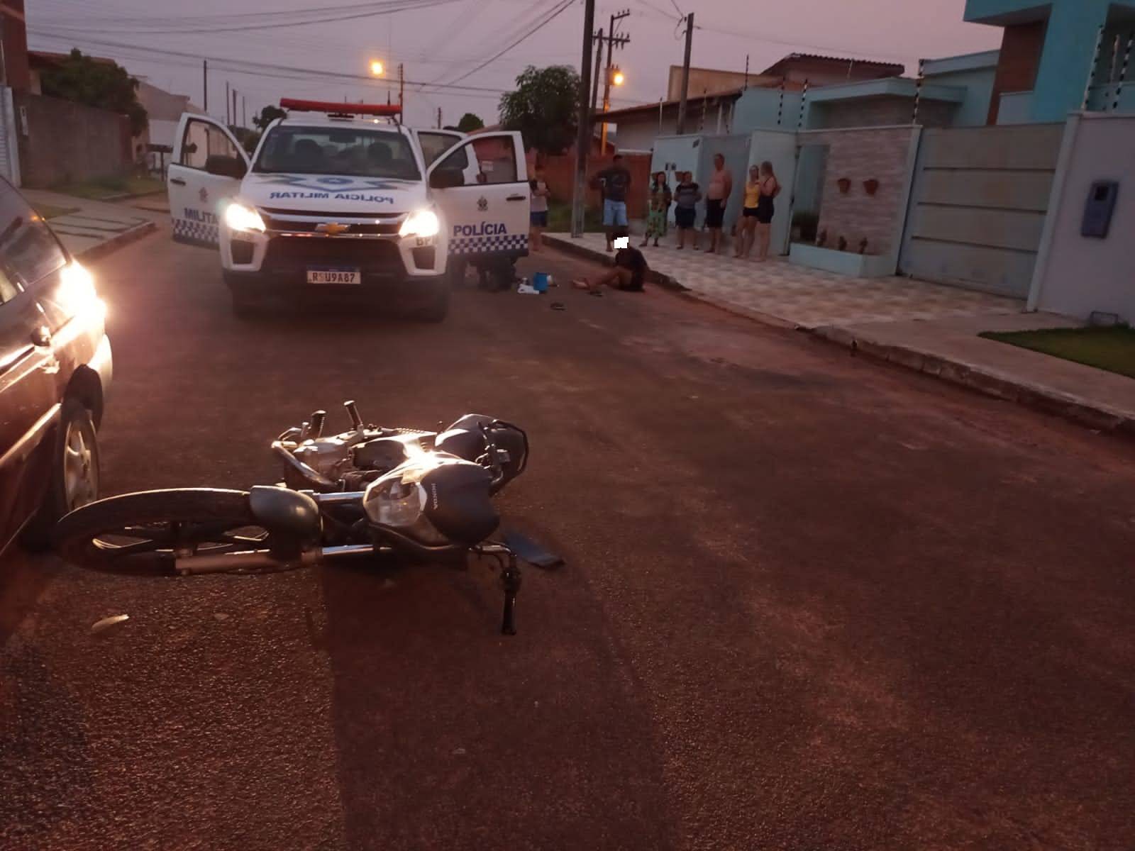 VÍDEO: adolescente de 17 anos com namorada de 14 na garupa da moto é preso após barbarizar nas ruas de Vilhena