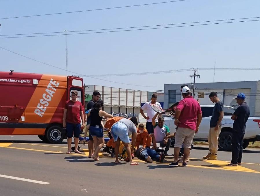 Motocicleta avaliada em mais de R$ 100 mil sofre falha mecânica, derrapa e derruba piloto em rodovia
