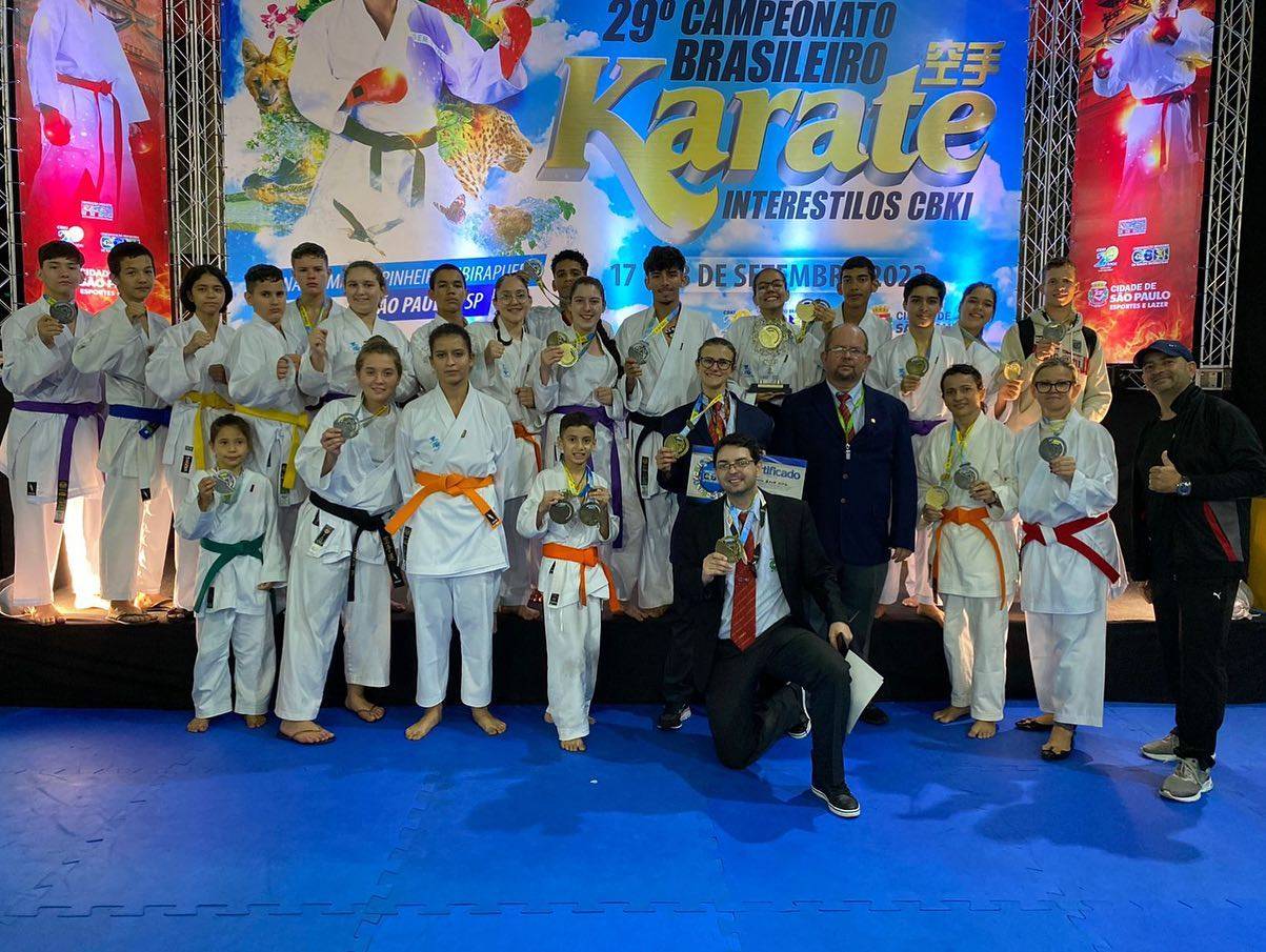 Atletas da Academia Pequeno Dragão conquistam 15 medalhas no 29º Campeonato Brasileiro de Karate Interestilos