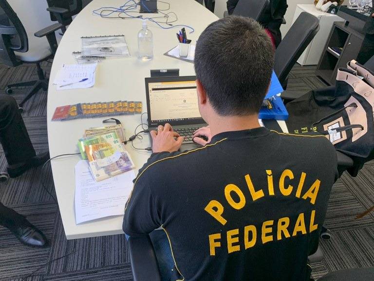 Após avião com ouro ser flagrado em RO, PF deflagra operação, cumpre mandados em seis Estados e bloqueia R$ 5,5 bilhões